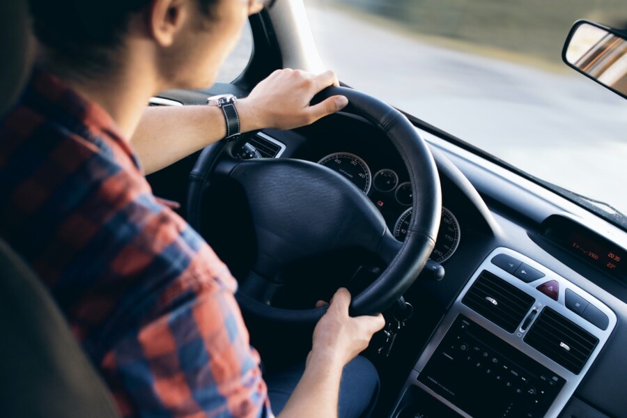 ¿Cuál es el Procedimiento para Reparar la Luna de un Coche? | Ralarsa