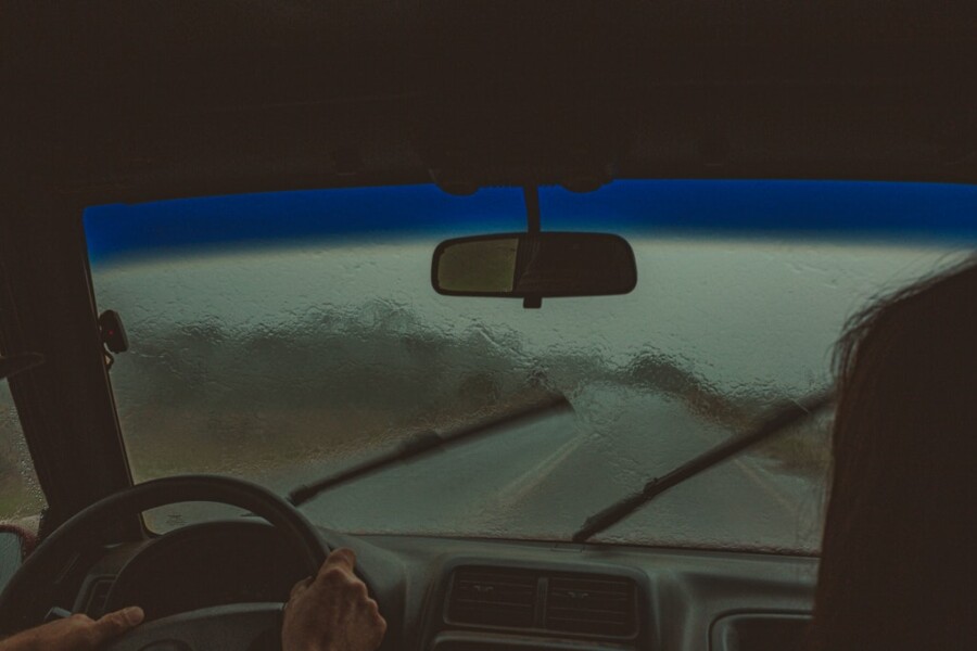 ¿Cómo Limpiar Correctamente los Cristales de tu Coche? | Ralarsa