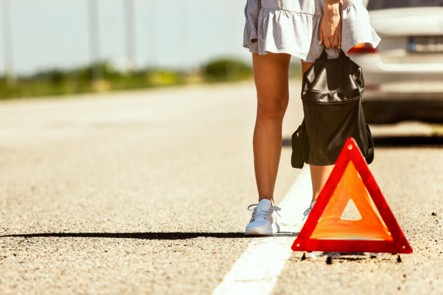 Is it mandatory to carry warning triangles in the car?