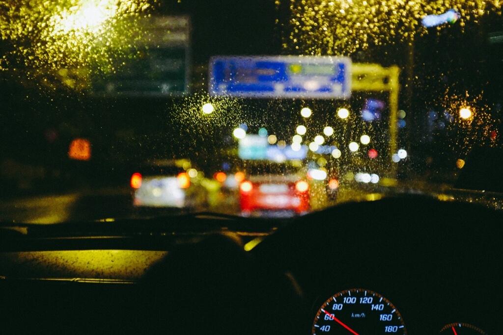How to drive if you get caught in the rain