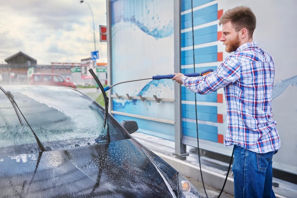 ¿Cómo cuidar las lunas de coche en verano?