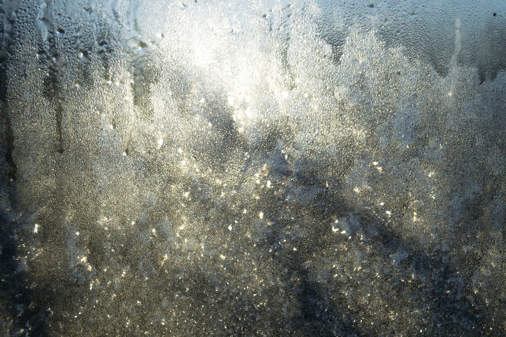 ¿Qué hacer para desempañar los cristales del coche?